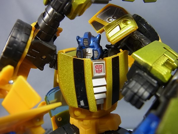 Transformers Generations TG 26 Bumblebee Goldbug Out Of Package Images Compare Takara And Hasbro Toys  (12 of 17)